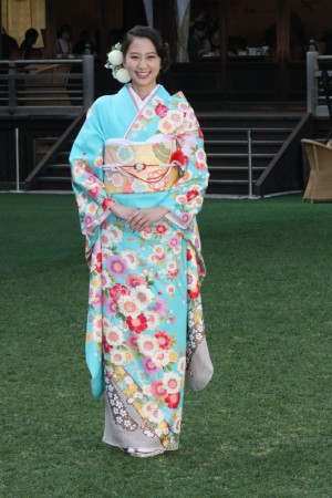 河北麻友子、2014年オスカープロモーション晴れ着撮影会にて