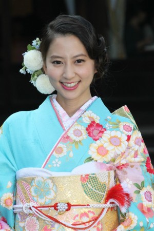 河北麻友子、2014年オスカープロモーション晴れ着撮影会にて