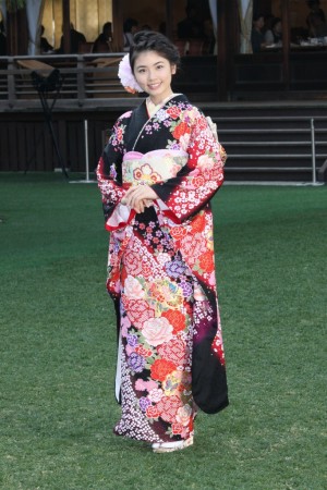 小芝風花、2014年オスカープロモーション晴れ着撮影会にて