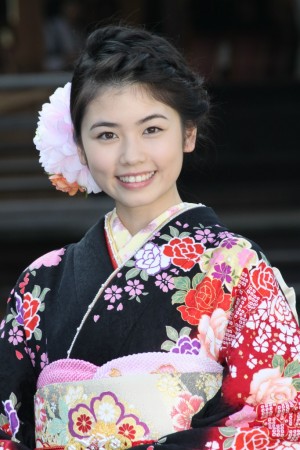 小芝風花、2014年オスカープロモーション晴れ着撮影会にて