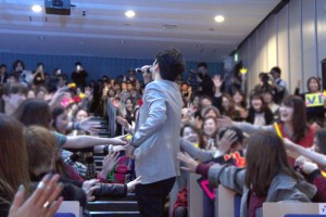 V.Iが主題歌『空に描く思い』を初披露