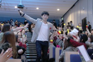 V.Iが主題歌『空に描く思い』を初披露