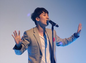 『指恋（ゆびこい）～君に贈るメッセージ～』配信記念イベントに出席したBIGBANGのV.I