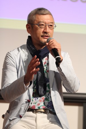 UULAオリジナルドラマ『指恋（ゆびこい）～君に贈るメッセージ～』配信記念イベントに出席した、森川友義教授