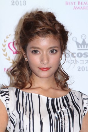 ローラ、「2013年ベストビューティストアワード」授賞式にて