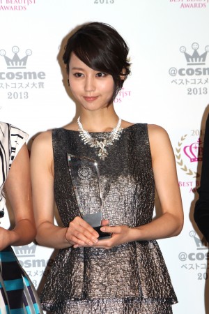 堀北真希、「2013年ベストビューティストアワード」授賞式にて