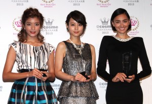 ローラ、堀北真希、長谷川潤、「2013年ベストビューティストアワード」授賞式にて