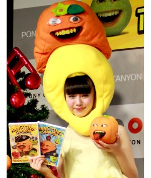 AKB48市川美織が、レモン＆オレンジのかぶりモノに挑戦！