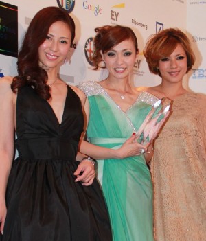 日本で唯一のレズビアン・ゲイアワード『Tokyo SuperStar Awards 2013』に出席したMAX（左からNANA・MINA・LINA）