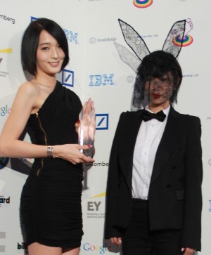 日本で最初で唯一のレズビアン・ゲイアワード『Tokyo SuperStar Awards 2013』に出席した佐藤かよ