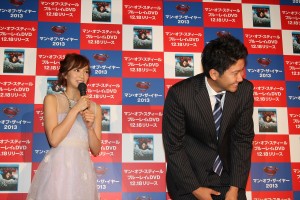 『マン・オブ・スティール』ブルーレイ＆DVDリリース記念「マン・オブ・ザ・イヤー2013」授与式に登場した読売巨人軍の菅野智之選手と芹那