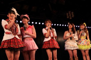 AKB48劇場8周年特別記念公演の模様