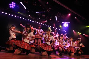 AKB48劇場8周年特別記念公演の模様