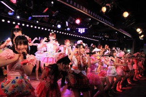 AKB48劇場8周年特別記念公演の模様