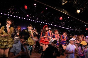 AKB48劇場8周年特別記念公演の模様