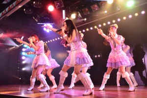 AKB48劇場8周年特別記念公演の模様