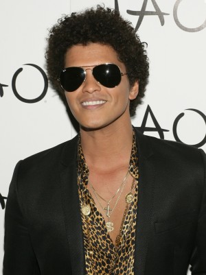 ＜年間最優秀レコードノミネート＞「ロックド・アウト・オブ・ヘヴン」（ブルーノ・マーズ）