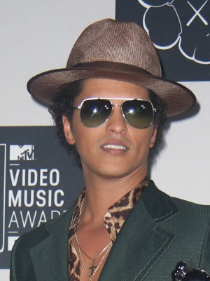 ＜年間最優秀楽曲ノミネート＞「ロックド・アウト・オブ・ヘヴン」（ブルーノ・マーズ）