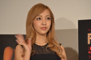 板野友美、『ファイア by ルブタン』特別試写会トークイベントショーにて
