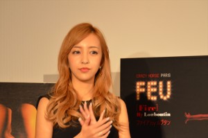 板野友美、『ファイア by ルブタン』特別試写会トークイベントショーにて