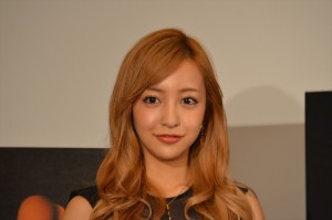 板野友美、『ファイア by ルブタン』特別試写会トークイベントショーにて