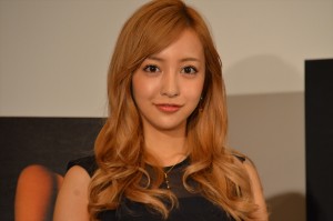 板野友美、『ファイア by ルブタン』特別試写会トークイベントショーにて