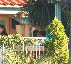 2012年7月の2人（アシュトン・カッチャー＆ミラ・クニス）キスしているところをパパラッチされる