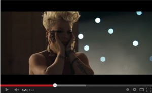 2013年YouTubeで最も視聴された音楽動画5位：ピンクfeat.ネイト・ラス『ジャスト・ギヴ・ミー・ア・リーズン』