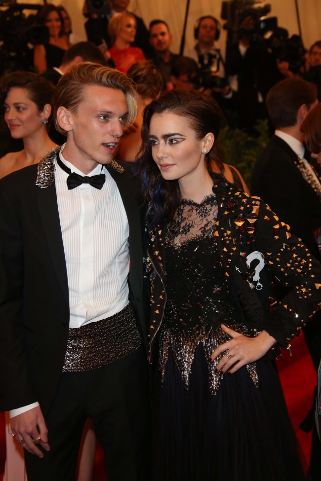 リリー・コリンズ＆ジェイミー・キャンベル・バウアー Lily Collins＆Jamie Campbell Bower