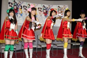 ももいろクローバーZ、『天使とジャンプ』完成試写会にて