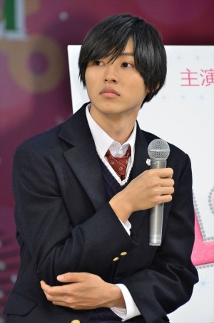 山崎賢人、映画『L・DK』“壁ドン”リアル再現イベントに登場