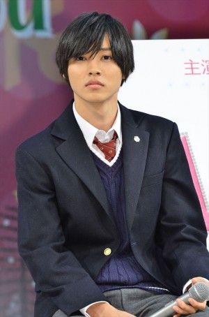 山崎賢人、映画『L・DK』“壁ドン”リアル再現イベントに登場