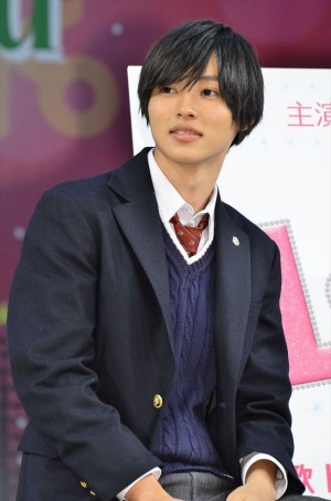 山崎賢人、映画『L・DK』“壁ドン”リアル再現イベントに登場