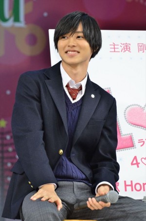 山崎賢人、映画『L・DK』“壁ドン”リアル再現イベントに登場