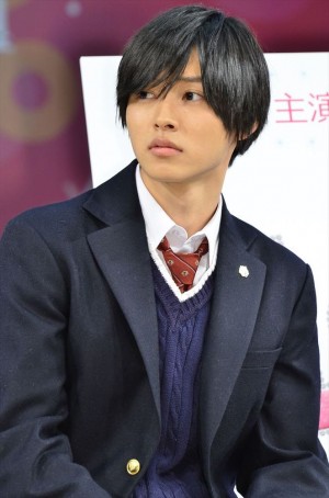 山崎賢人、映画『L・DK』“壁ドン”リアル再現イベントに登場