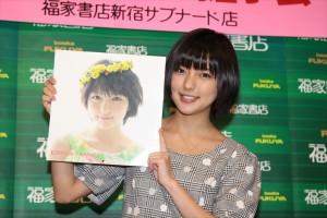 真野恵里菜、2014年カレンダー発売記念イベントに登場