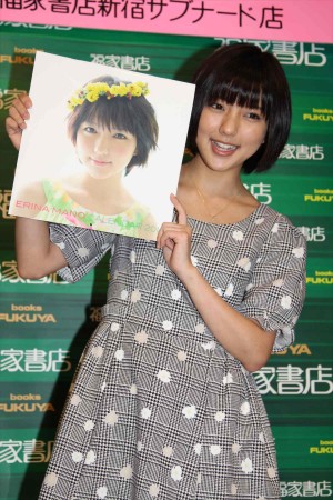 真野恵里菜、2014年カレンダー発売記念イベントに登場