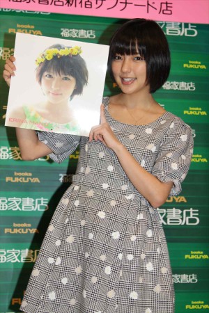 真野恵里菜、2014年カレンダー発売記念イベントに登場