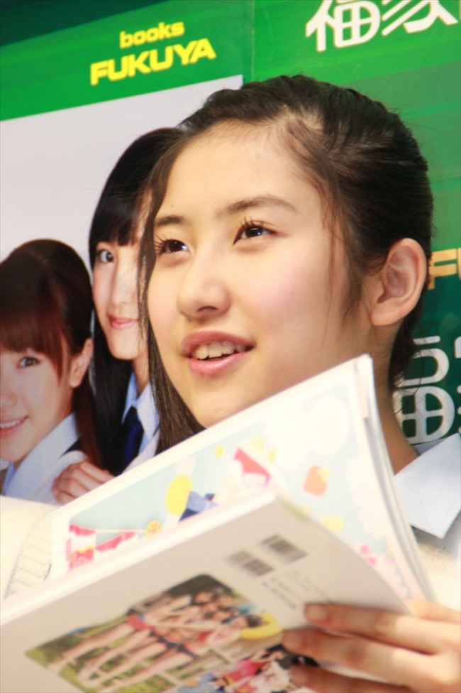 『モーニング娘。天気組BOOK』発売記念握手会イベントの様子
