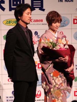 大西信満、真木よう子、第38回報知映画賞表彰式にて