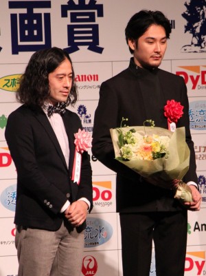 又吉直樹（ピース）、松田龍平、第38回報知映画賞表彰式にて