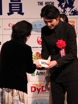 松田龍平、第38回報知映画賞表彰式にて