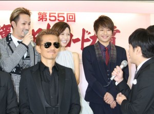 「第55回 輝く！日本レコード大賞」記者会見に出席したAAA（上段）