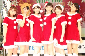 サンタ姿で新曲をPRしたスマイレージ