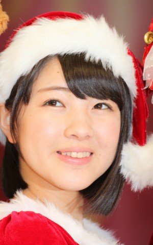 サンタ姿で新曲をPRしたスマイレージ・中西香菜