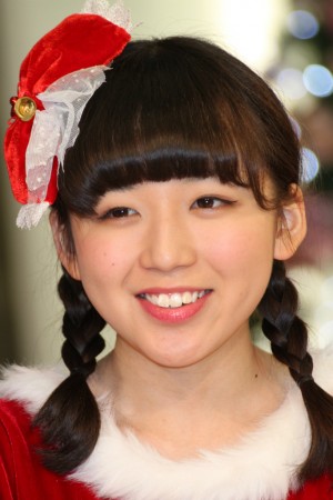 サンタ姿で新曲をPRしたスマイレージ・勝田里奈