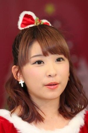 サンタ姿で新曲をPRしたスマイレージ・福田花音