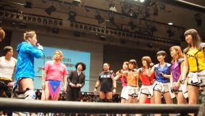 DDTプロレスと合同イベントを開催することを発表したアップアップガールズ（仮）