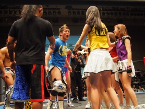 DDTプロレスと合同イベントを開催することを発表したアップアップガールズ（仮）