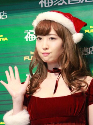 フォトブック『こじはる』の発売記念握手会に登場したAKB48・小嶋陽菜